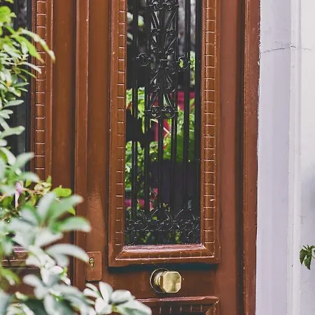 Neoclassical Near Acropolis - Livingstone Crystal Apartment Athen
